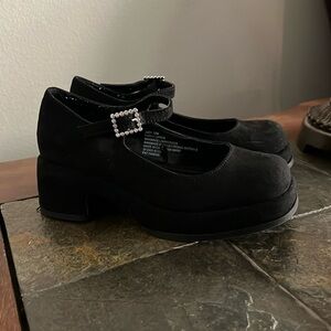 Steve madden girls dress shoes black size 12. EUC
